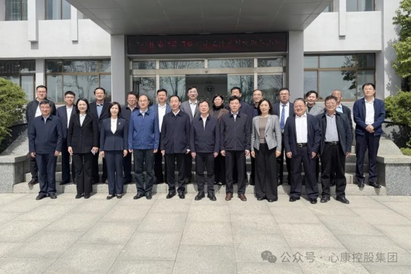 泰山区委书记张培峰出席签约揭牌仪式|泰安UG环球360医院与泰山护理职业学院签订战略合作协议